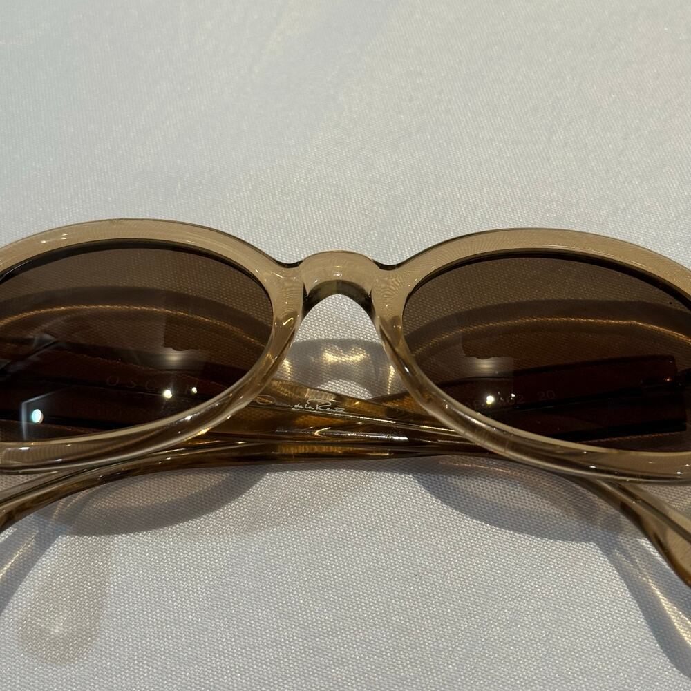 Oscar by Oscar de la Renta Sunglasses Mod 40 20 cream